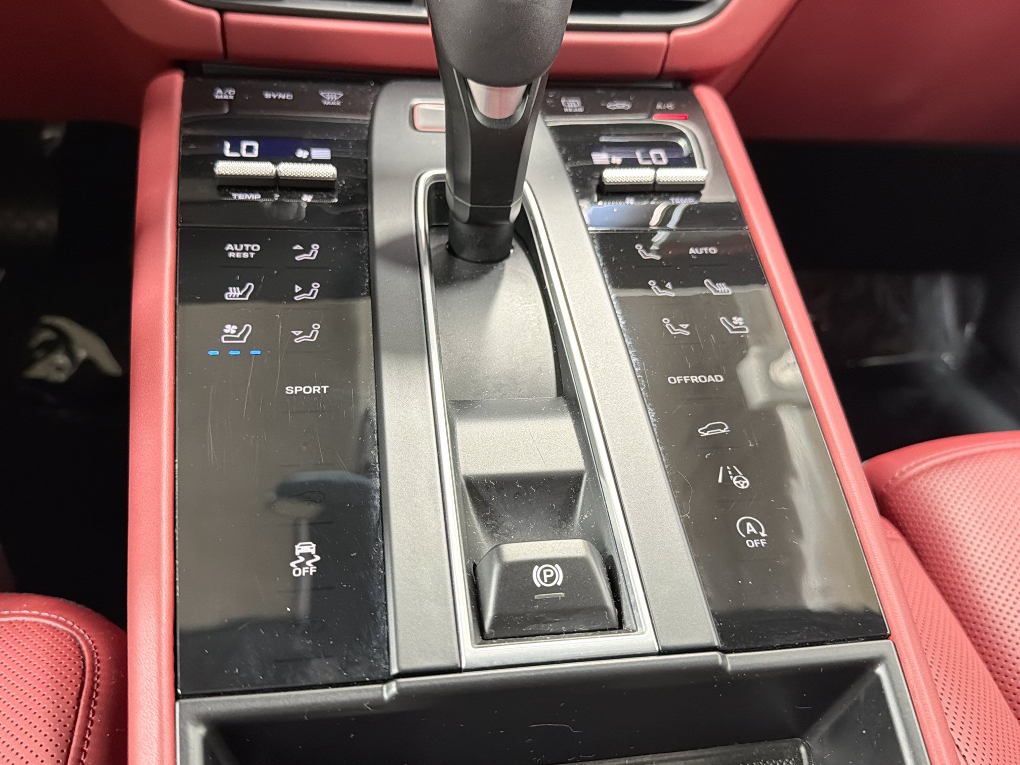 Certified 2026 Porsche Macan AWD/4WD image 33