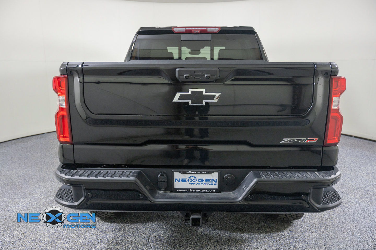 Used 2025 Chevrolet Silverado 1500 ZR2 w/ Technology Package AWD/4WD image 7