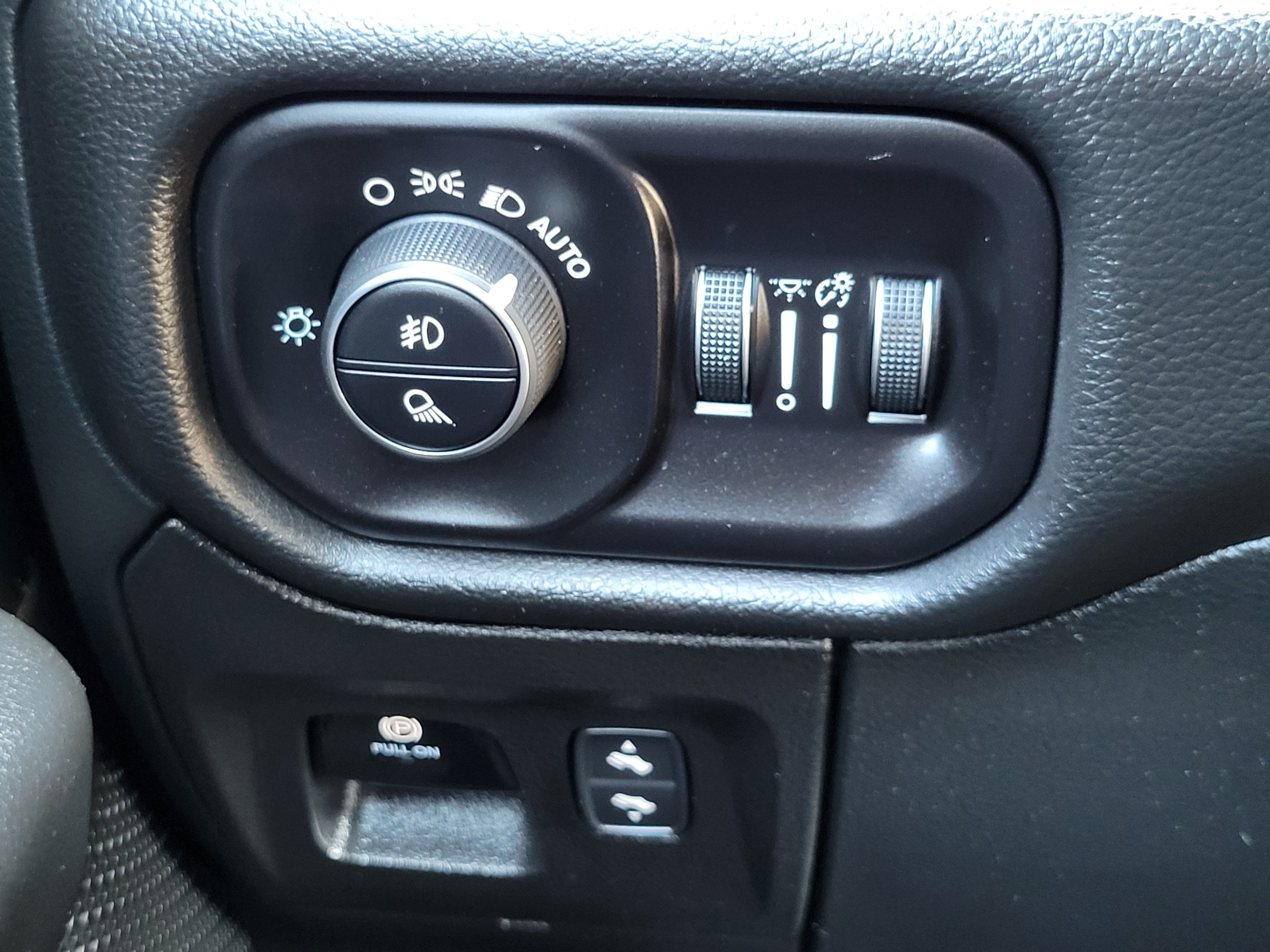 Used 2025 RAM 1500 Big Horn AWD/4WD image 10