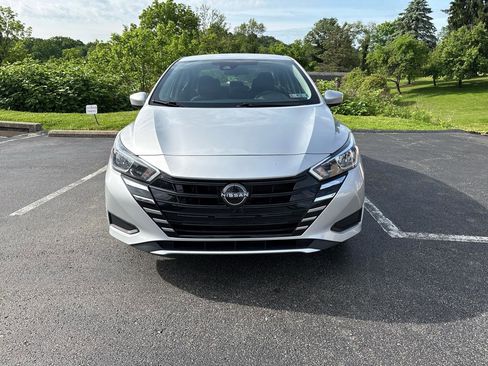 Used 2023 Nissan Versa SV FWD image 2