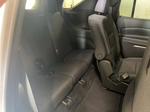 Used 2025 Chevrolet Traverse LT image 15