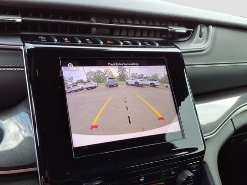 Used 2023 Jeep Grand Cherokee Altitude AWD/4WD image 15