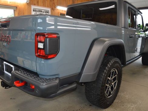 Used 2025 Jeep Gladiator Rubicon w/ Safety Group AWD/4WD image 7