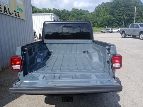 New 2025 Jeep Gladiator Sport image 5