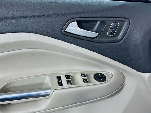 Used 2019 Ford Escape SEL image 17