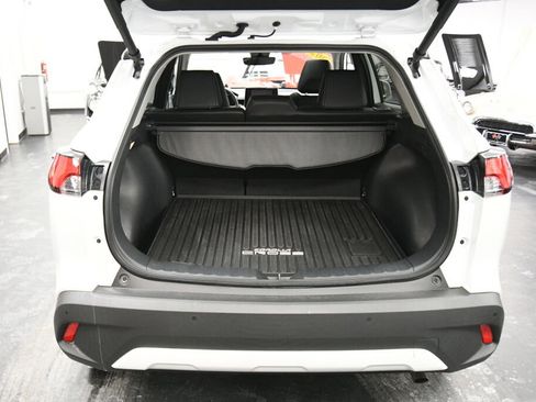 Certified 2022 Toyota Corolla Cross XLE image 23