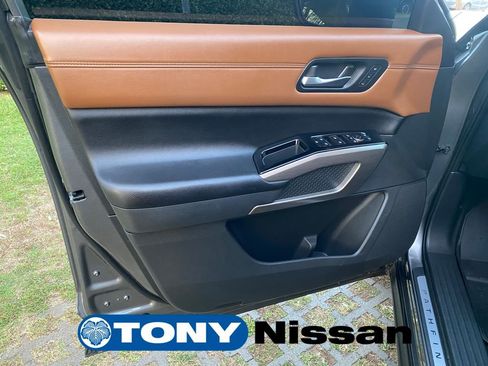 Used 2023 Nissan Pathfinder Platinum image 30