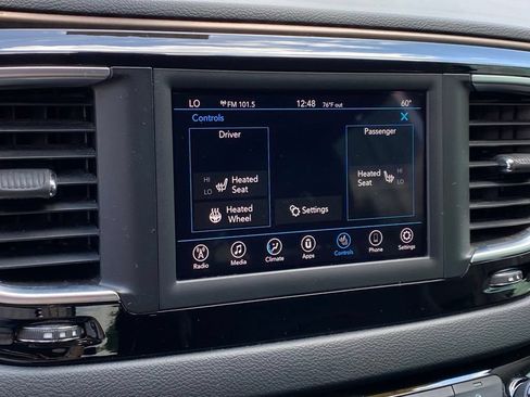 Used 2019 Chrysler Pacifica Touring-L FWD image 17