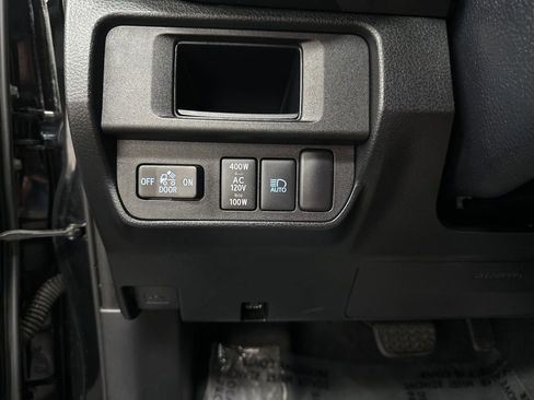 Used 2019 Toyota Tacoma TRD Sport AWD/4WD image 36