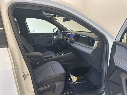 New 2026 Volkswagen Tiguan SE R-Line AWD/4WD image 25