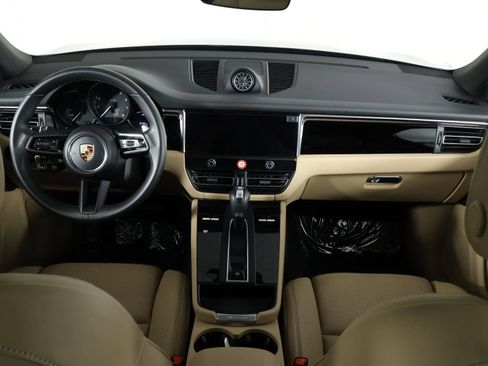 Certified 2026 Porsche Macan AWD/4WD image 11