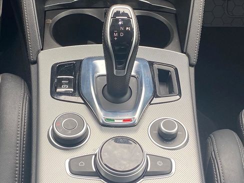 Used 2024 Alfa Romeo Stelvio Veloce image 8