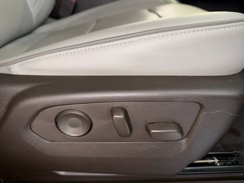 Used 2021 GMC Yukon XL SLT image 29