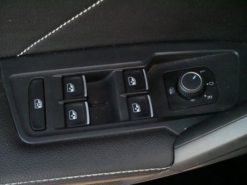 Used 2023 Volkswagen Tiguan SE AWD/4WD image 19