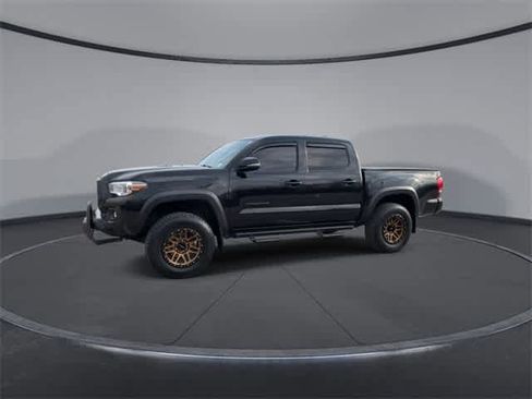 Used 2019 Toyota Tacoma TRD Off-Road image 4