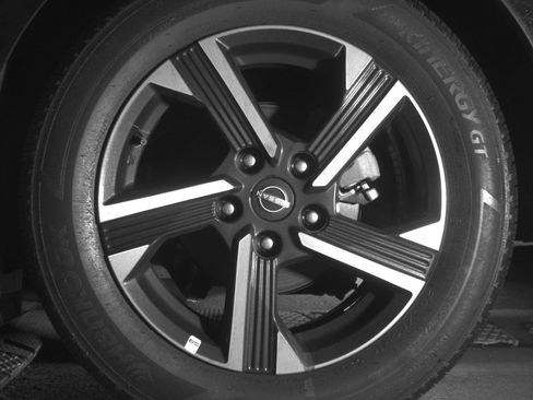 Used 2025 Nissan Sentra SV image 14