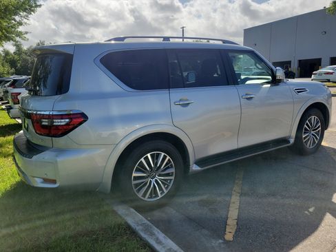 Used 2023 Nissan Armada SL w/ Captain's Chairs Package image 3