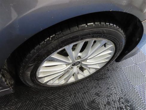 Used 2020 Toyota Camry XLE image 9