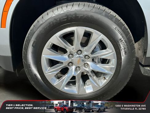 Used 2025 Chevrolet Suburban Premier RWD image 22