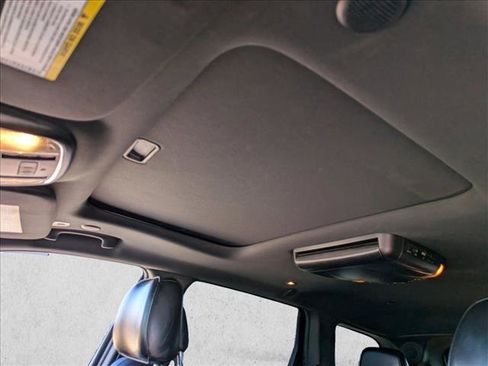 Used 2018 Jeep Grand Cherokee Altitude image 16