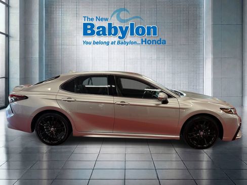 Used 2024 Toyota Camry XSE FWD image 3