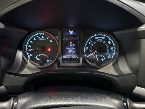 Used 2017 Toyota Tacoma TRD Off-Road image 13