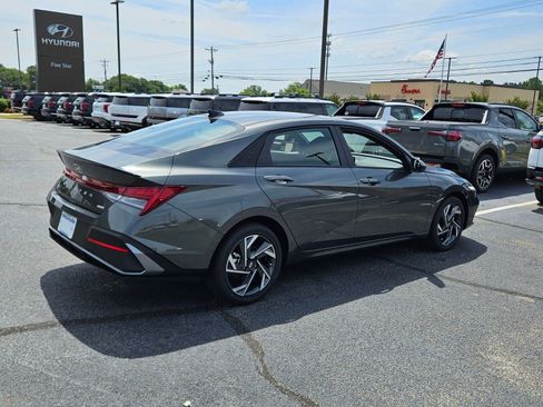 New 2025 Hyundai Elantra SEL FWD image 12