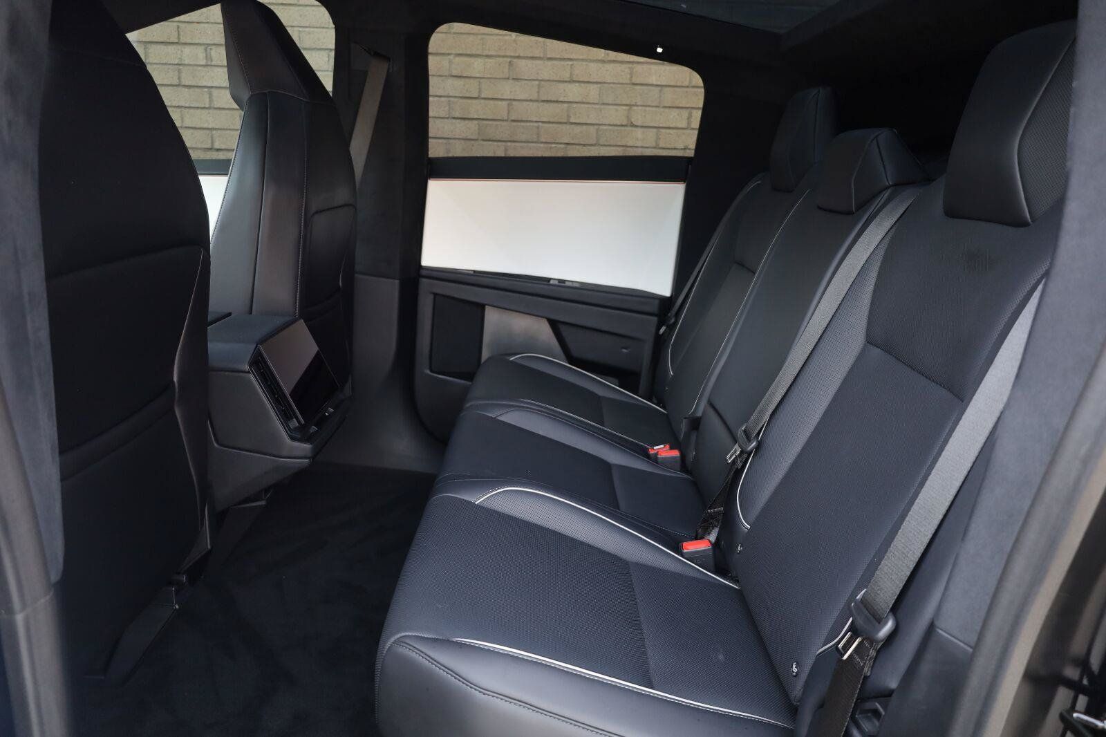 Used 2024 Tesla Cybertruck AWD Crew Cab image 22
