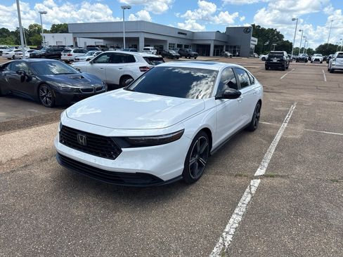 Used 2025 Honda Accord Sport image 1