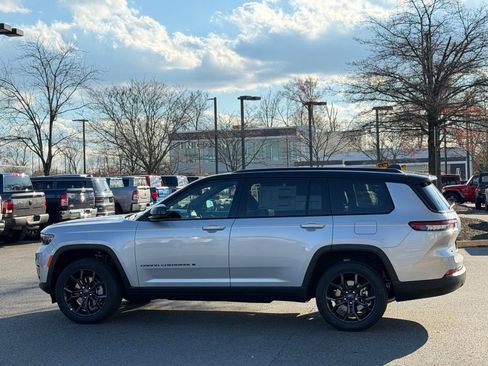 New 2025 Jeep Grand Cherokee L Limited image 10