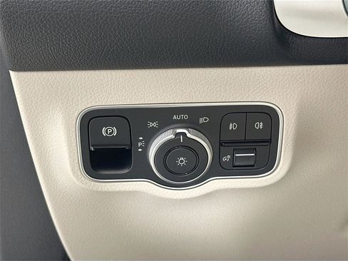 Certified 2025 Mercedes-Benz GLB 250 image 10