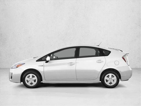 Used 2011 Toyota Prius III image 3