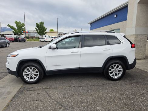 Used 2018 Jeep Cherokee Latitude AWD/4WD image 4