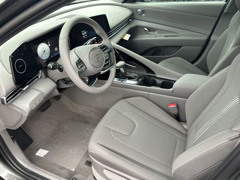 Certified 2025 Hyundai Elantra SEL w/ Cargo Package image 9