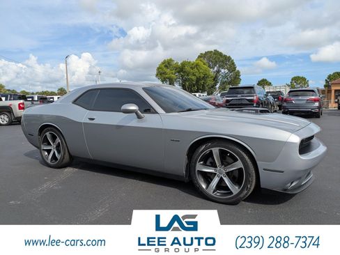 Used 2015 Dodge Challenger R/T RWD image 1