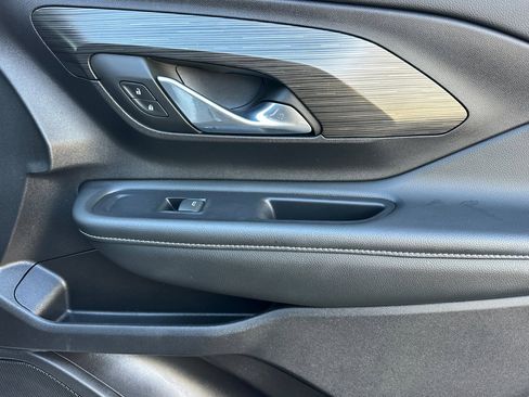 Used 2024 GMC Terrain SLT image 23