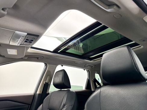 Used 2023 Nissan Rogue SV w/ SV Premium B Package image 3