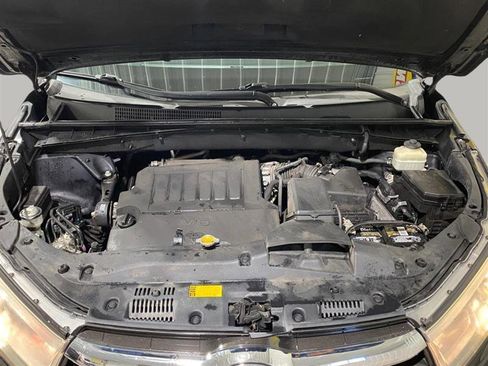Used 2015 Toyota Highlander XLE image 25
