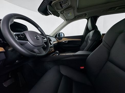 Used 2025 Volvo XC90 B6 Plus image 21