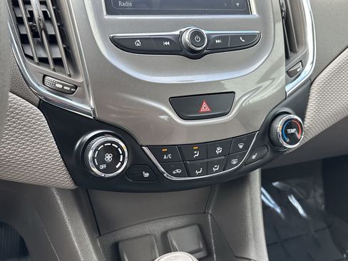 Used 2018 Chevrolet Cruze LT w/ Convenience Package FWD image 19