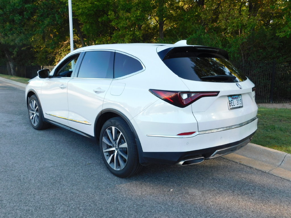 Used 2025 Acura MDX w/ Technology Package FWD image 3