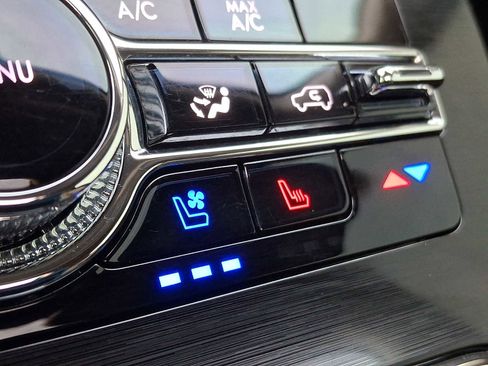 Used 2021 Lincoln Nautilus Reserve image 22