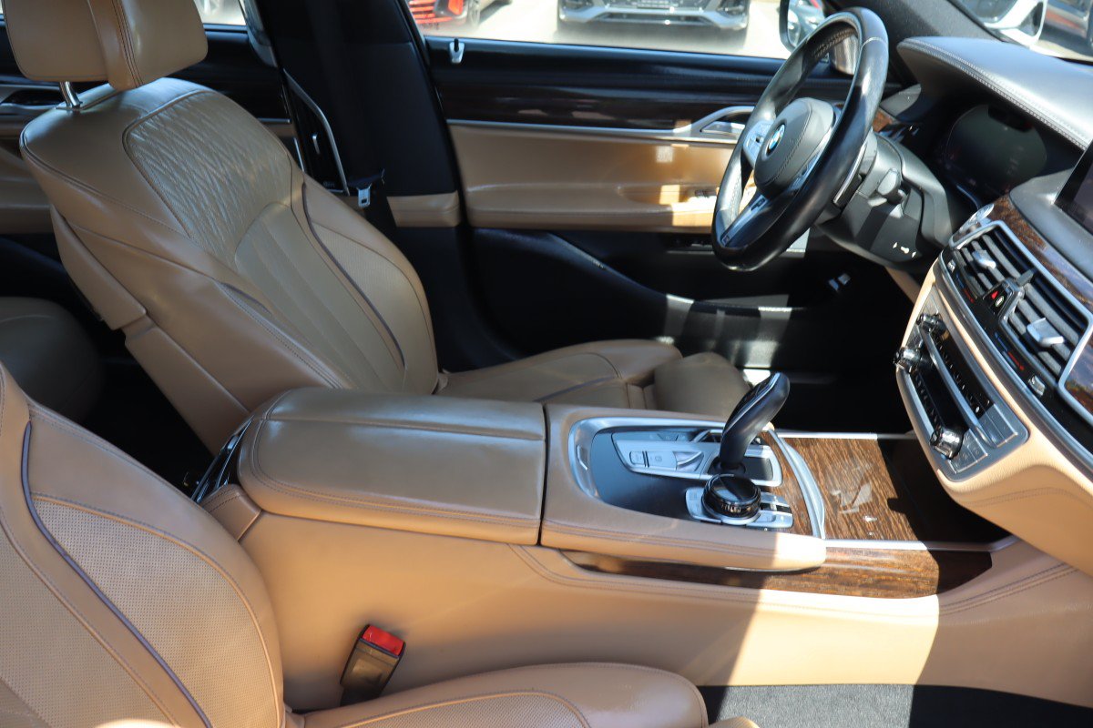 Used 2021 BMW 750i xDrive w/ Executive Package AWD/4WD image 17