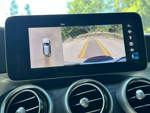 Used 2021 Mercedes-Benz GLC 300 4MATIC image 21