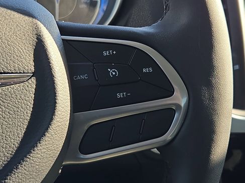 Used 2023 Chrysler 300 Touring w/ Sport Appearance Package image 19