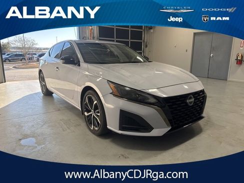 Used 2024 Nissan Altima 2.5 SR w/ SR Premium Package image 1