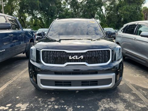 Used 2024 Kia Telluride EX w/ EX Captain's Chair Package FWD image 2