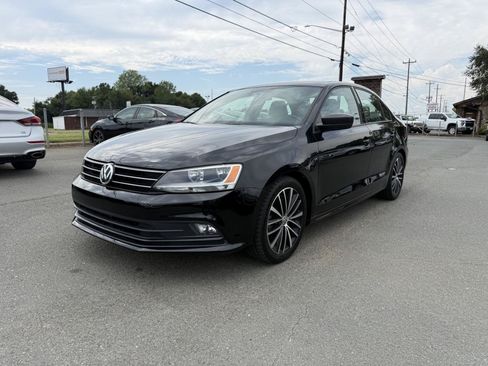 Used 2016 Volkswagen Jetta Sport FWD image 3