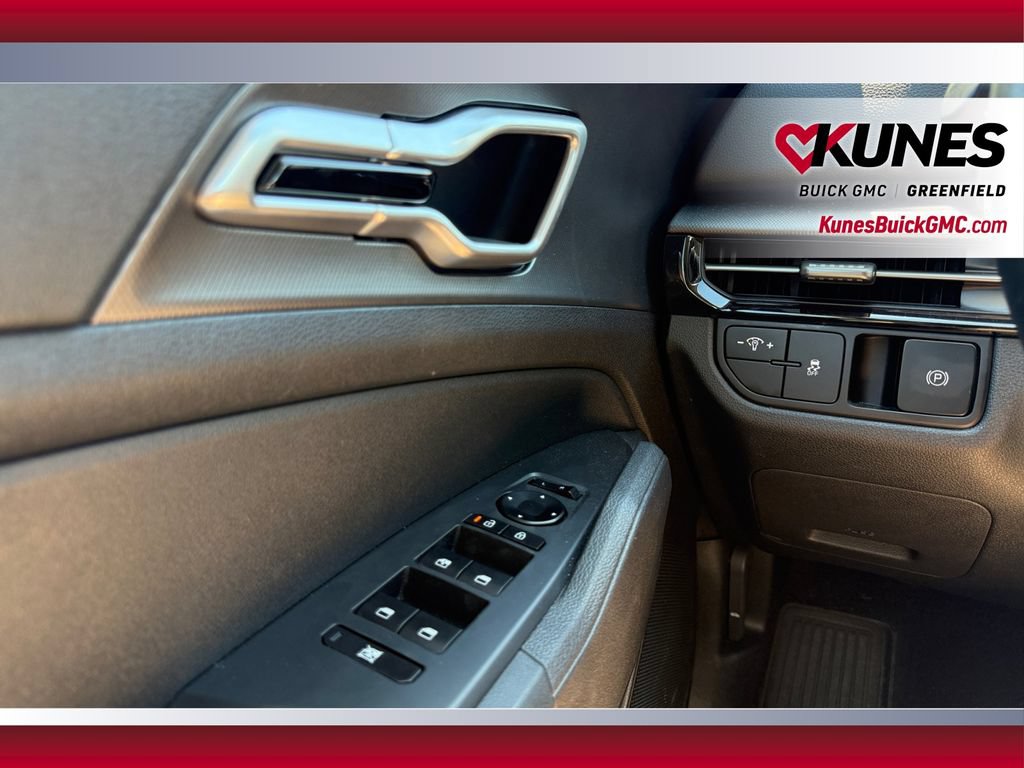 Used 2026 Kia Sportage LX FWD image 18