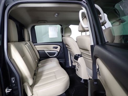Used 2016 Nissan Titan SL image 45
